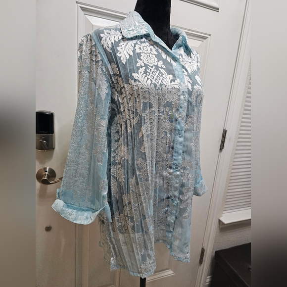 Graff Dressy Button Front Top Medium - Picture 2 of 5